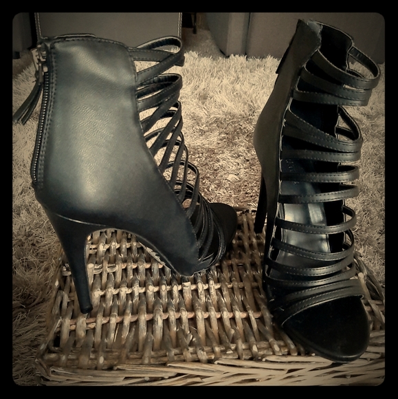 Shoe - Picture 1 of 1